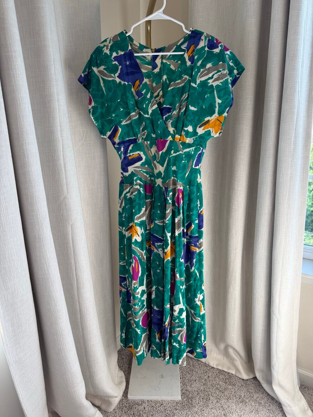 Vintage REO Midi Dress Women's SZ 14 Green Abstract Pleated V-Neck Short Sleeves